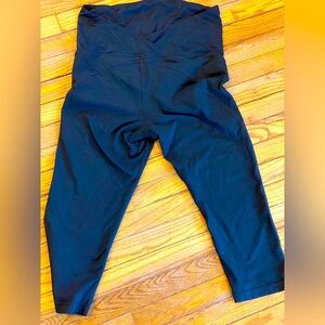 Isabel Maternity Black Capri Leggings size Large
